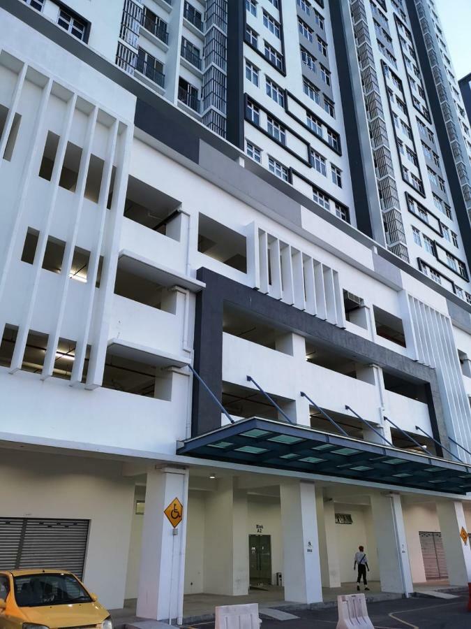 Meridin Bayvue Serviced Apt Kampong Kuala Masai Buitenkant foto