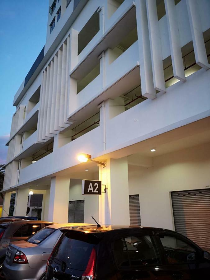 Meridin Bayvue Serviced Apt Kampong Kuala Masai Buitenkant foto